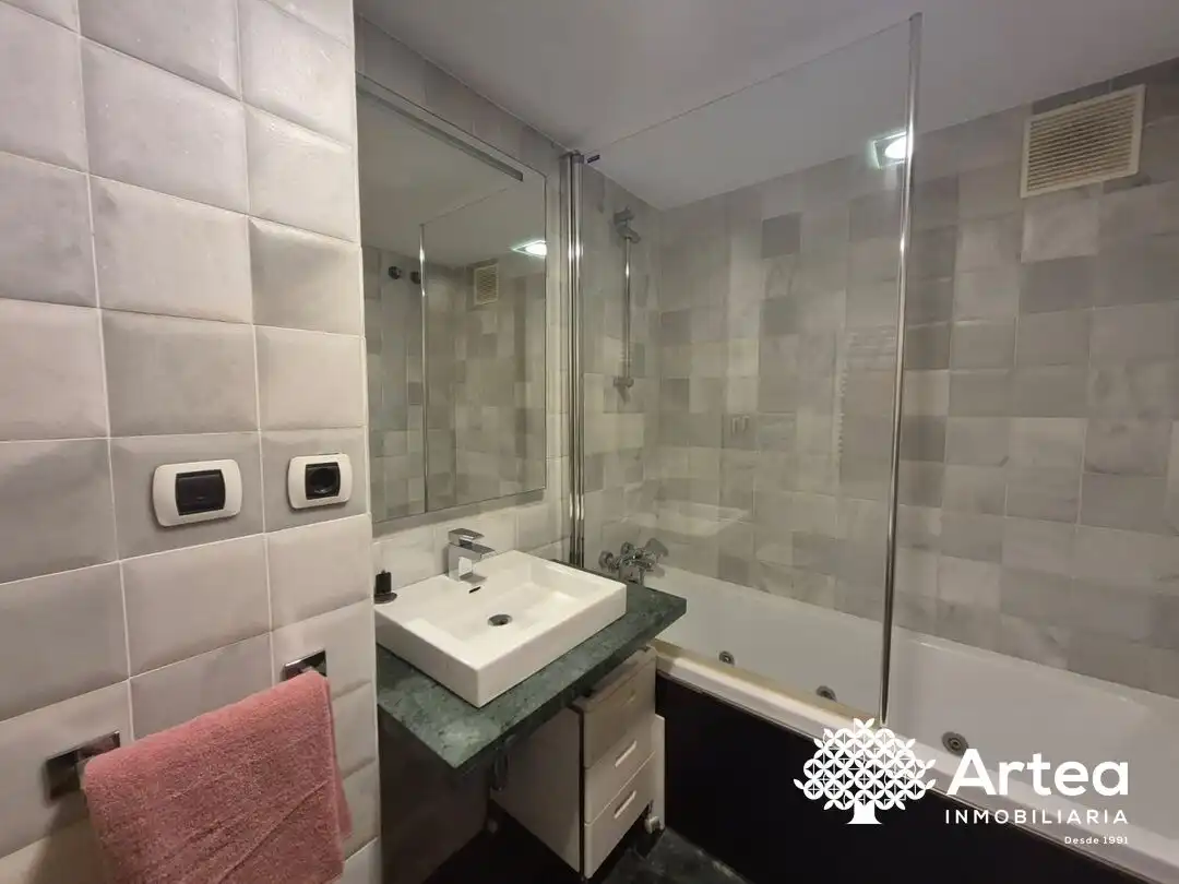 Baño de Piso de alquiler en Bilbao  con Calefacción, Jardín privado y Horno