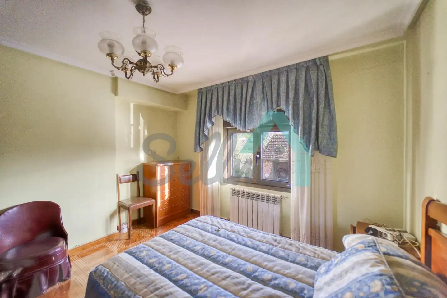 Dormitori de Casa o xalet en venda en Oviedo  amb Calefacció, Jardí privat i Terrassa