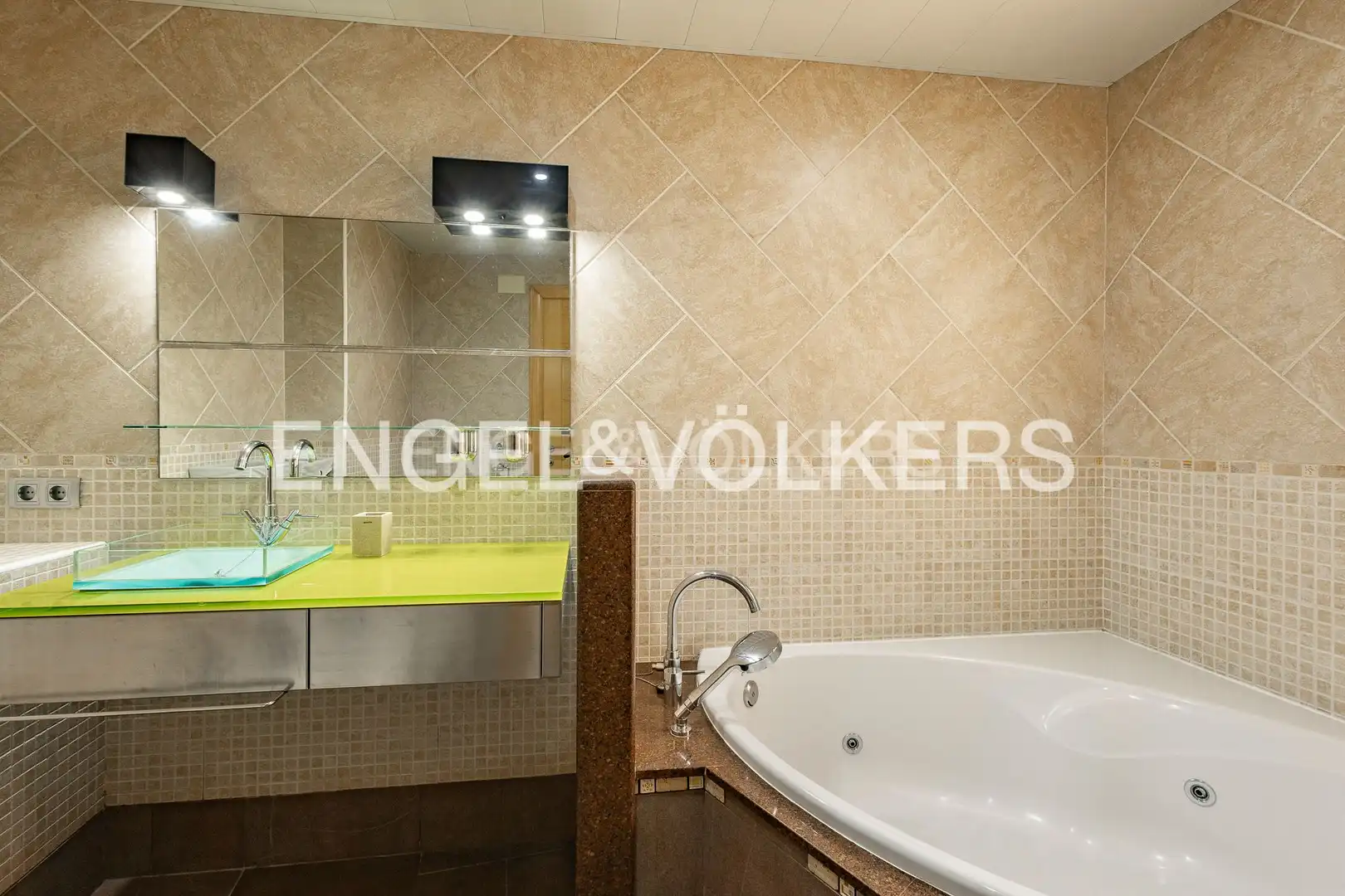 Badezimmer von Wohnung zur Miete in Esplugues de Llobregat mit Klimaanlage, Heizung und Parkett