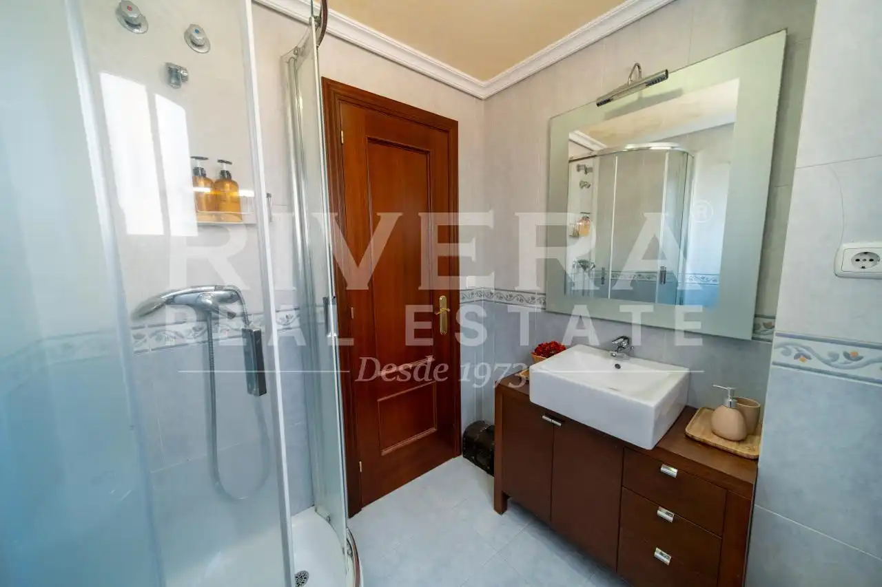 Bathroom of Flat for sale in Vigo   with Heating, Parquet flooring and Storage room