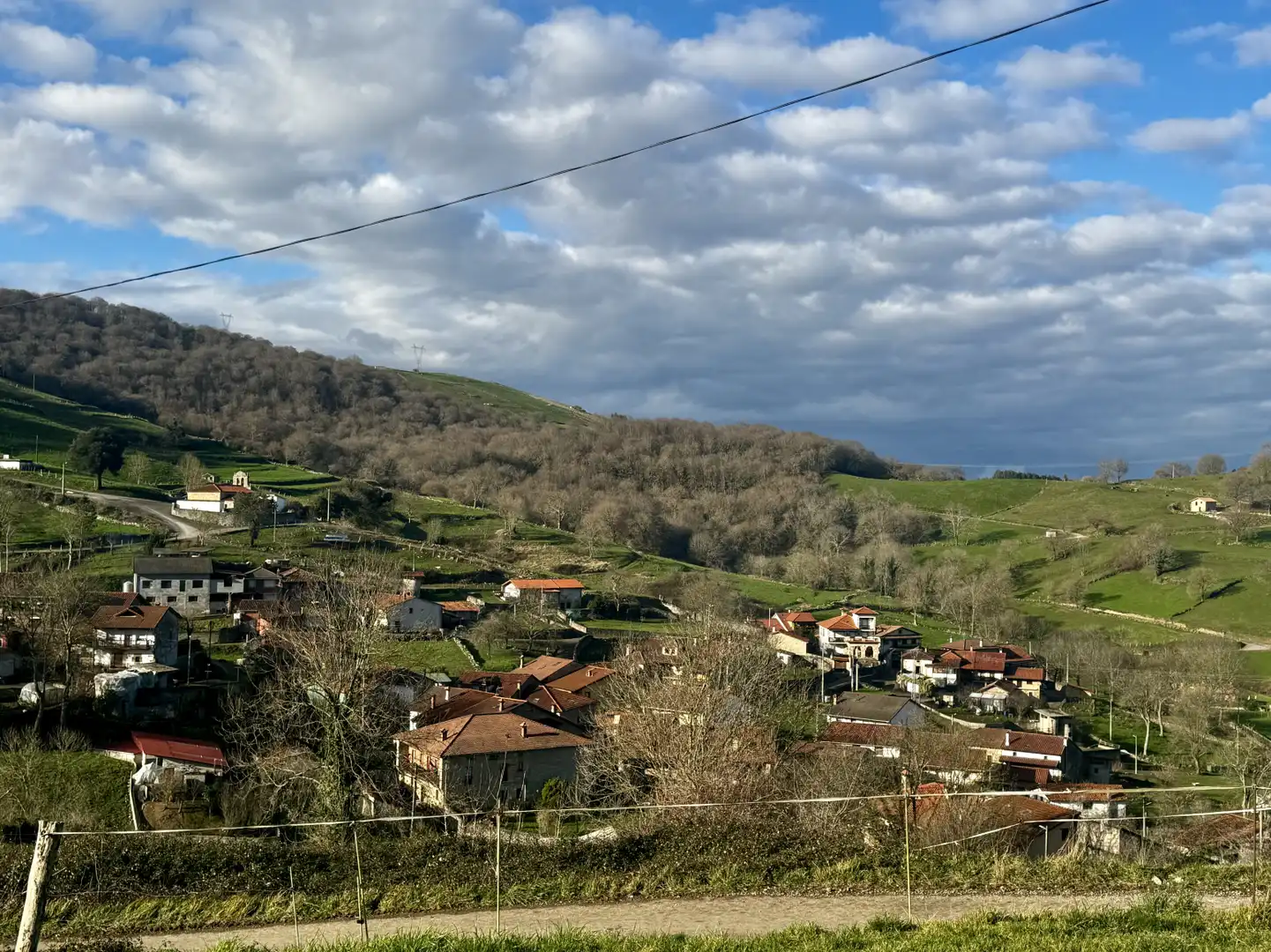 Vista exterior de Casa o xalet en venda en Villafufre amb Jardí privat