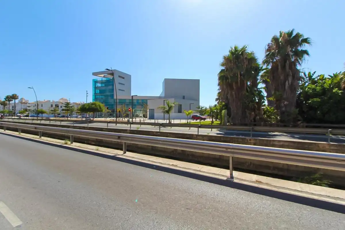 Vista exterior de Pis en venda en Motril amb Piscina comunitària