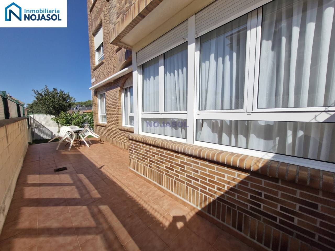 Vista exterior de Apartamento en venta en Noja con Calefacción, Terraza y Amueblado