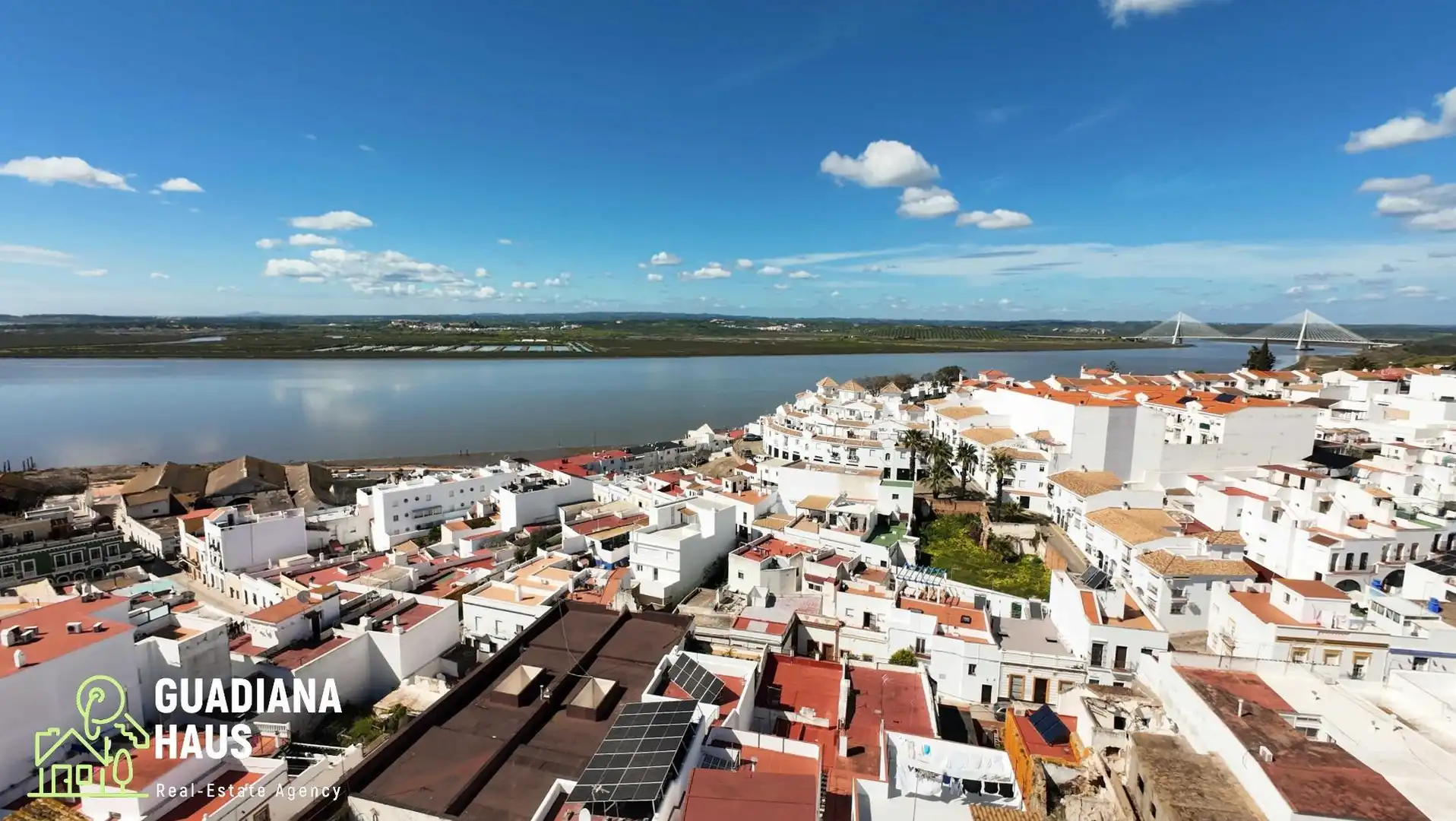 Vista exterior de Casa adosada en venda en Ayamonte amb Aire condicionat, Calefacció i Terrassa