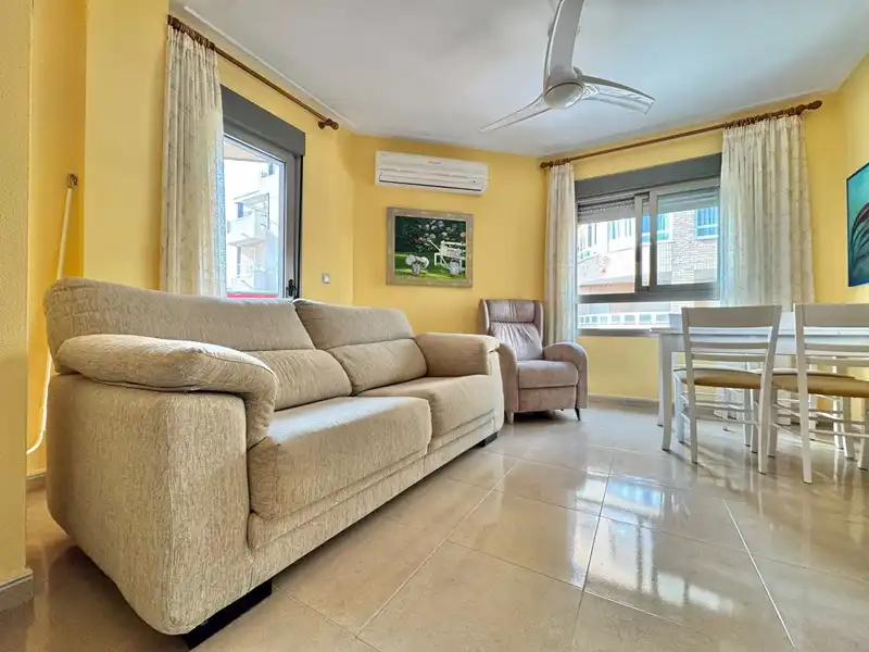 Sala de estar de Apartamento en venta en Guardamar del Segura con Aire acondicionado, Trastero y Amueblado