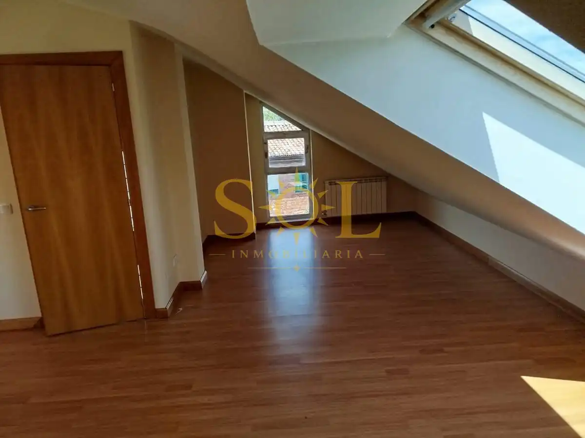 Casa adosada en venta en Sariegos con Calefacción, Jardín privado y Terraza