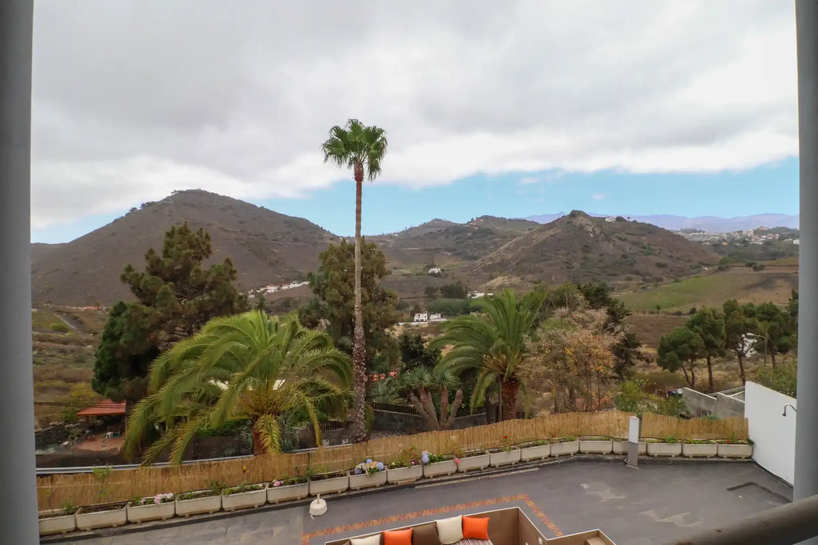 Vista exterior de Casa o xalet en venda en Las Palmas de Gran Canaria amb Jardí privat, Terrassa i Traster