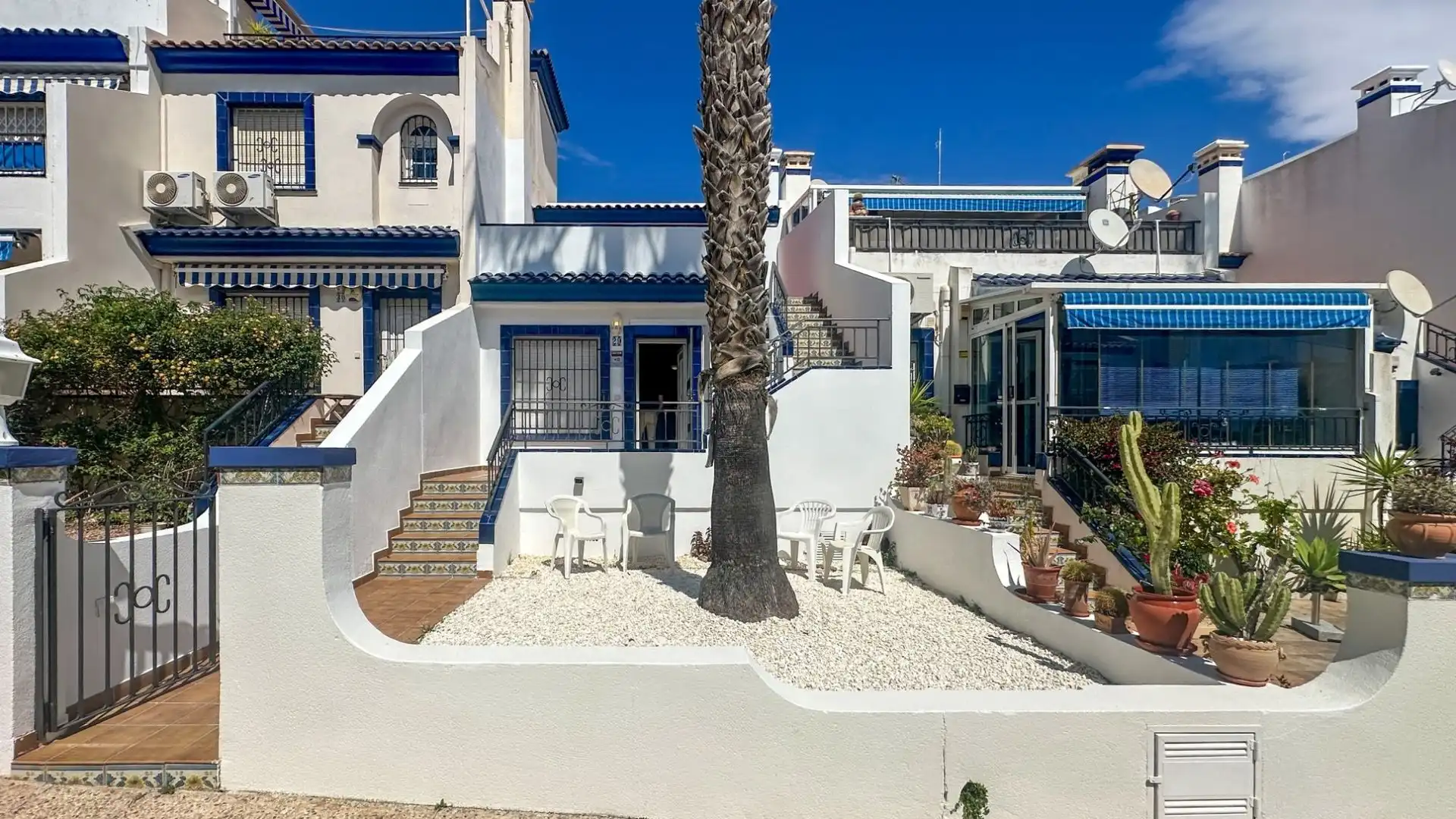 Reihenhaus mit Pool zum Verkauf in Los Dolses