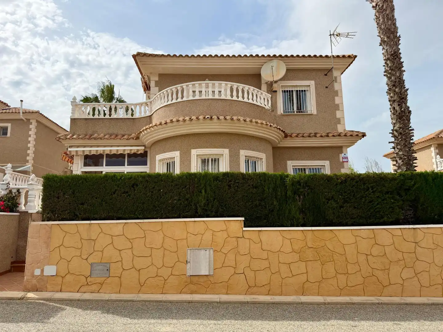 Vista exterior de Casa o chalet en venta en Torrevieja con Aire acondicionado, Jardín privado y Terraza