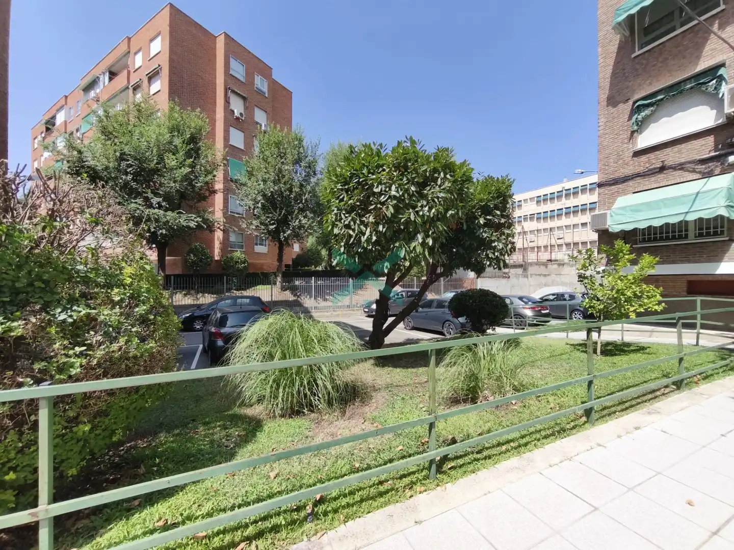 Vista exterior de Pis en venda en Madrid amb Calefacció, Jardí privat i Parquet