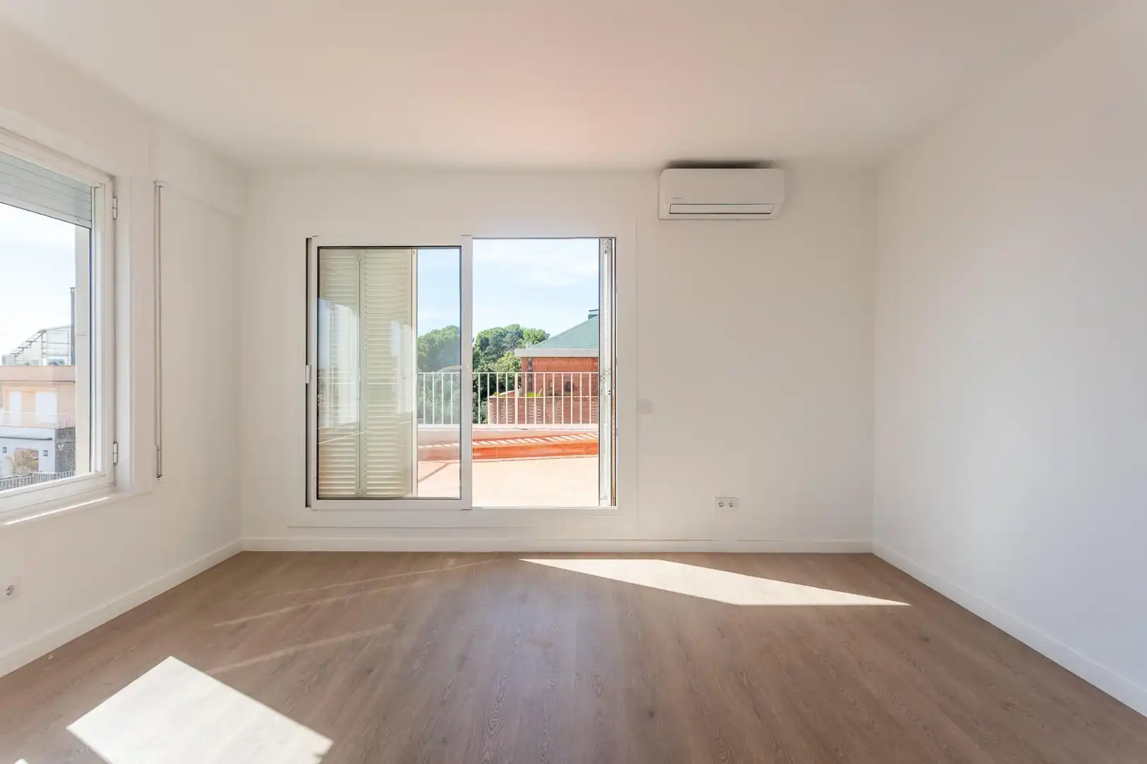 Dormitori de Àtic de lloguer en Barcelona amb Aire condicionat, Calefacció i Parquet