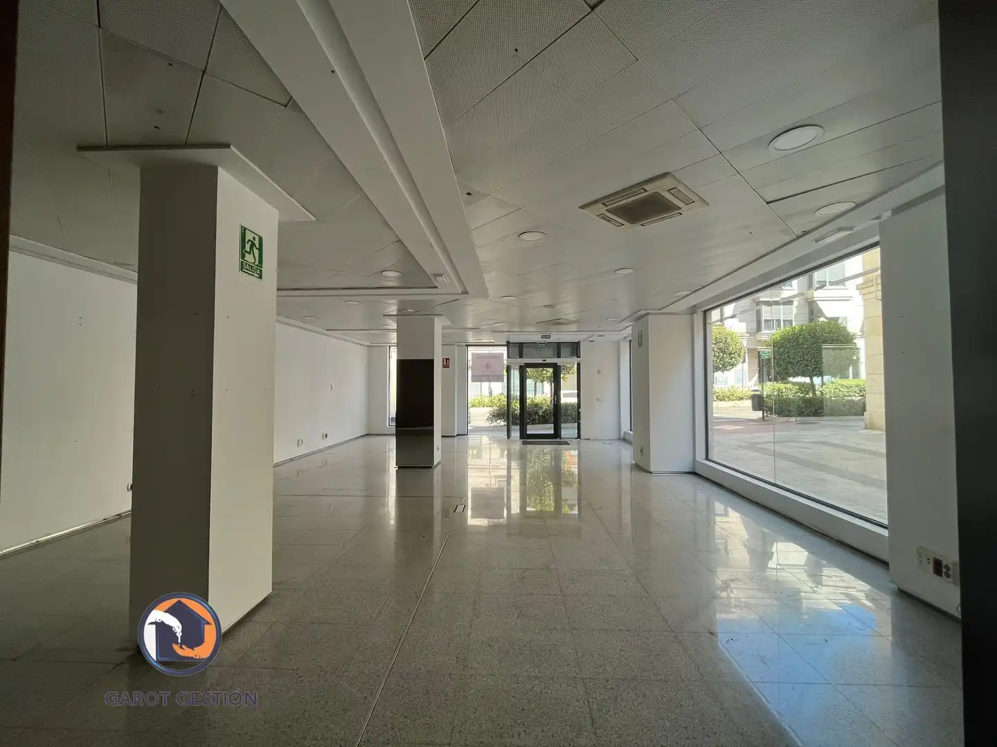 Commercial properties for sale in San Fernando de Henares  with Air Conditioner and Internet