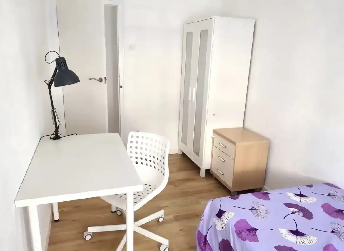 Bedroom of Flat for rent in Badalona