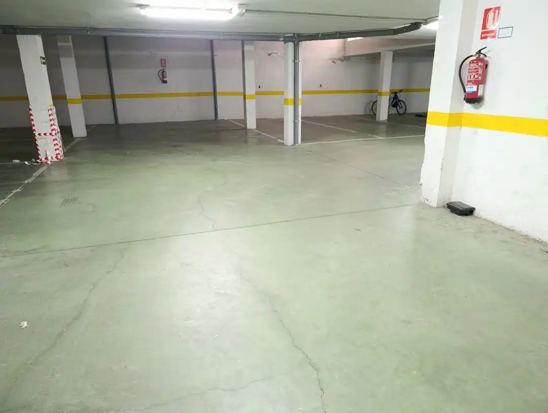 Parkplatz von Garage zum Verkauf in Esquivias