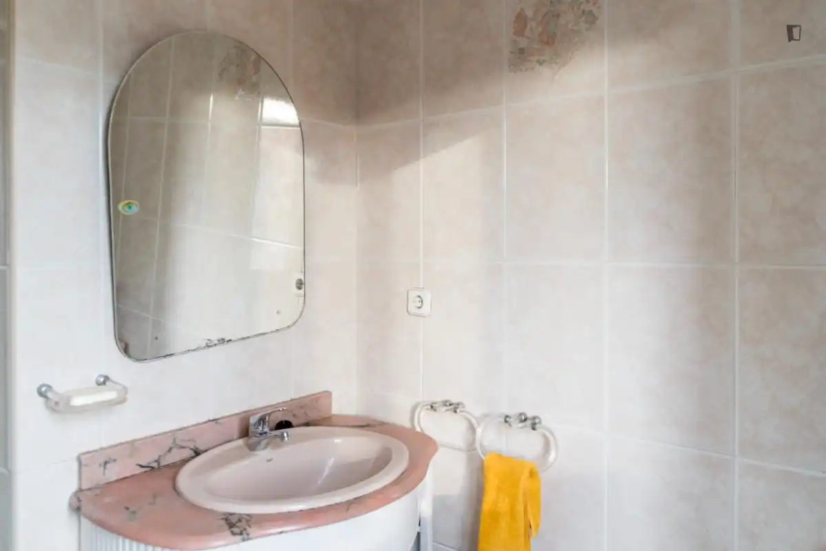 Bany de Apartament per a compartir en Barcelona amb Moblat, Forn i Rentadora