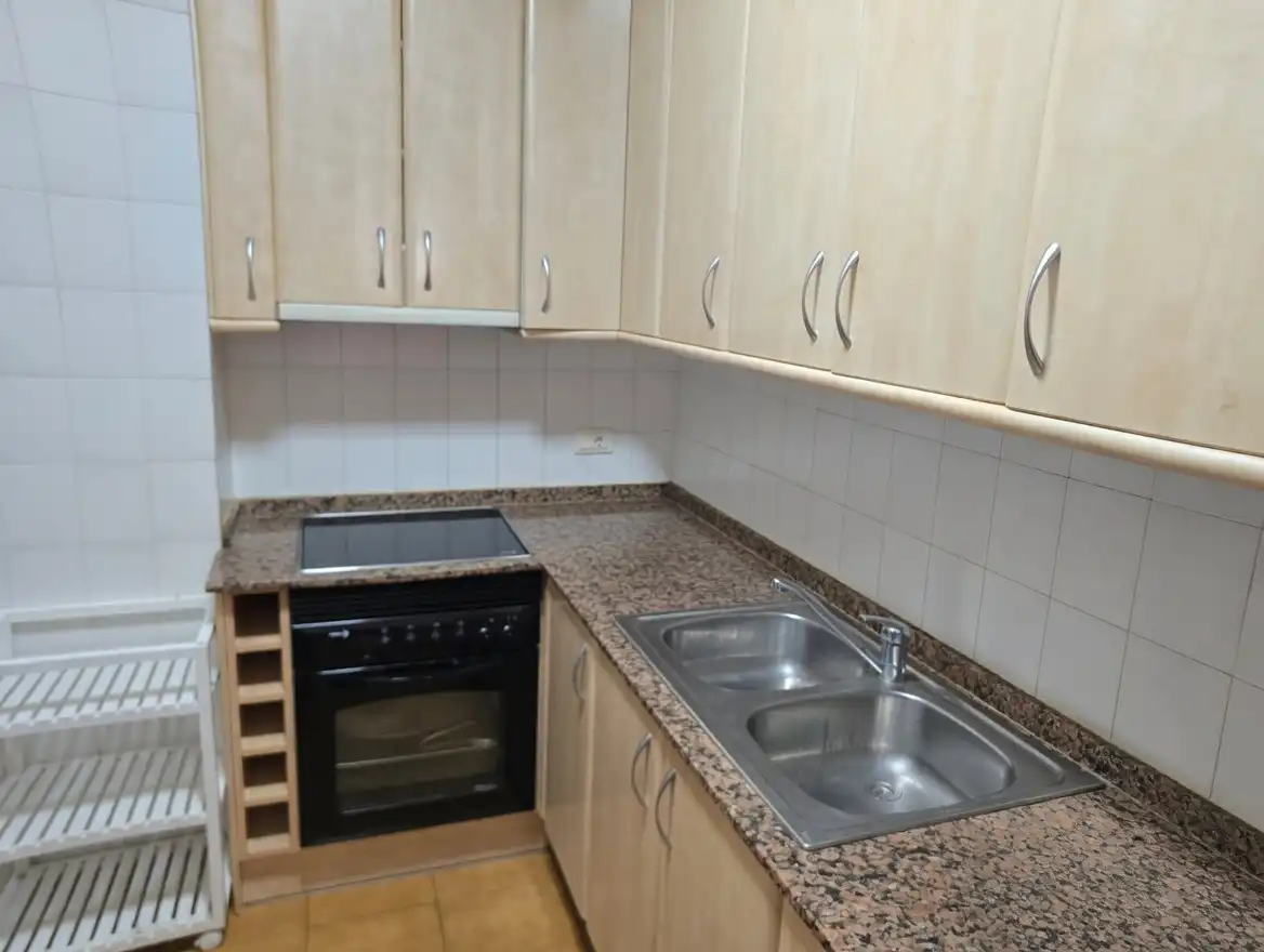 Cuina de Pis de lloguer en Barcelona amb Aire condicionat i Moblat