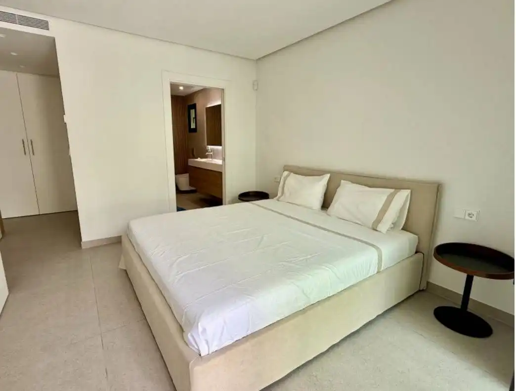 Dormitori de Planta baixa en venda en Estepona amb Aire condicionat, Jardí privat i Terrassa