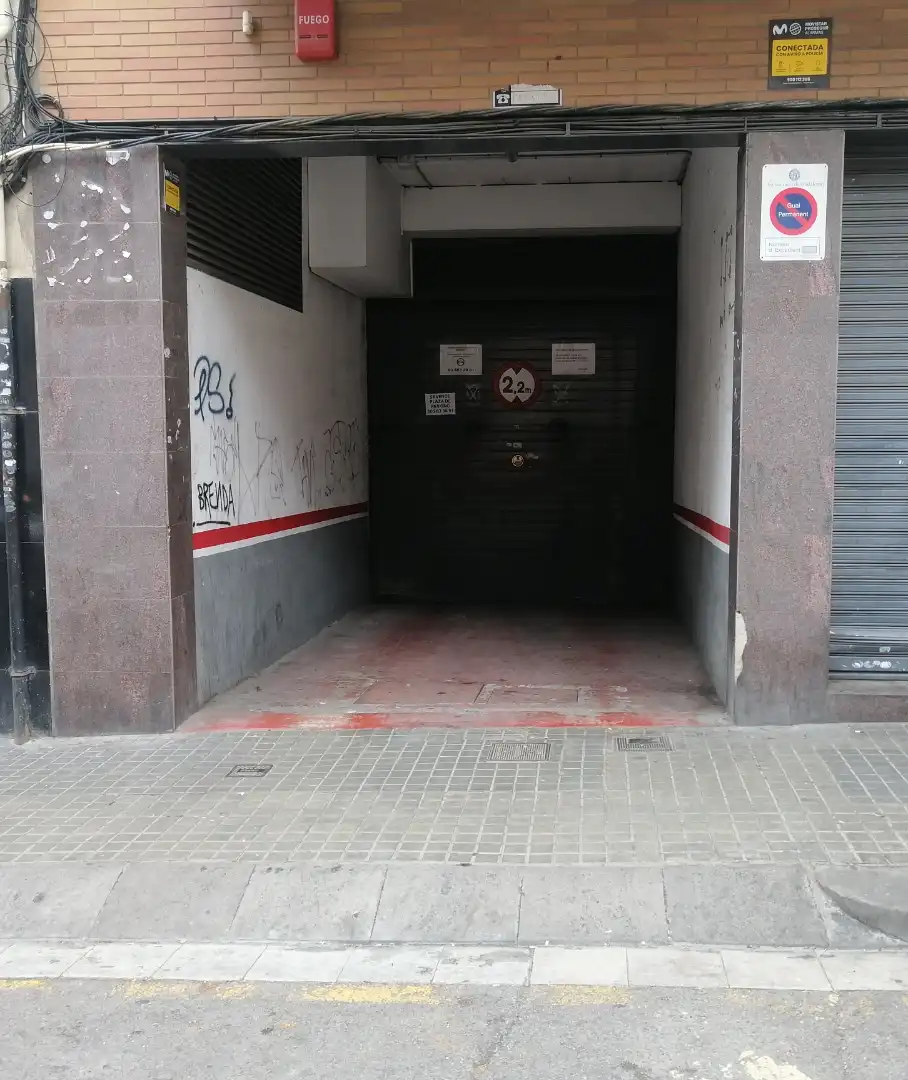 Aparcament de Garatge de lloguer en Badalona