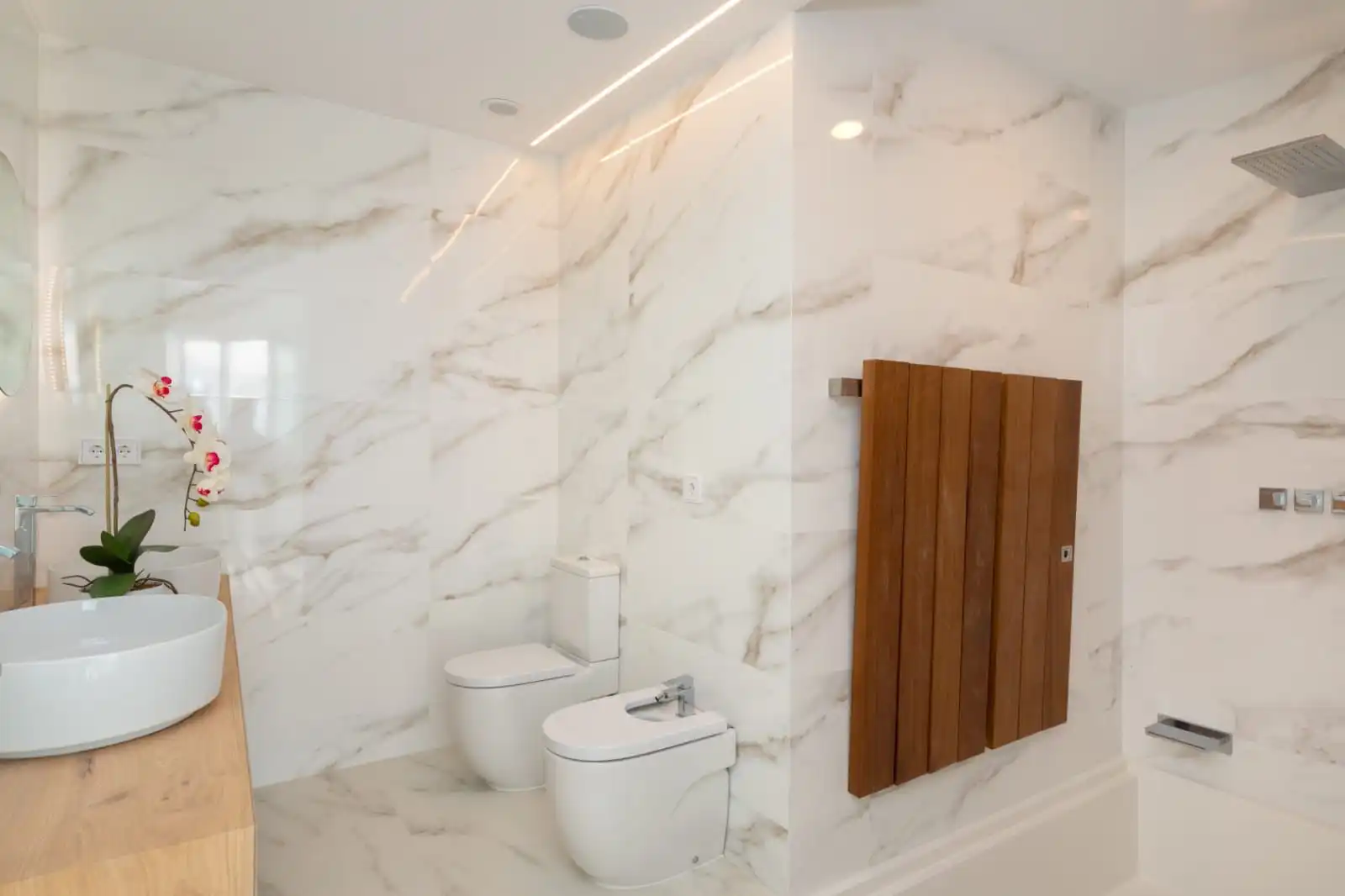 Badezimmer von Haus oder Chalet zum Verkauf in Sitges mit Klimaanlage, Heizung und Privatgarten