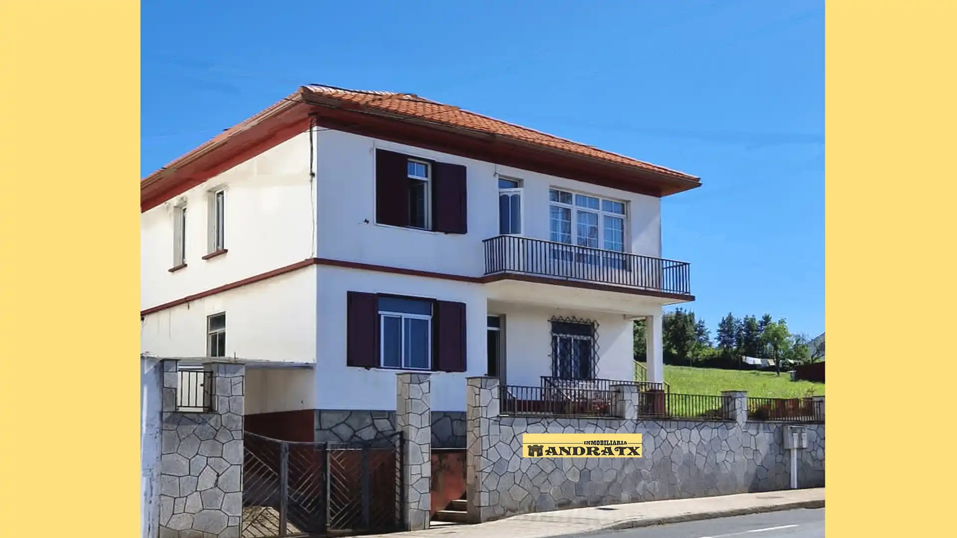 Außenansicht von Haus oder Chalet zum Verkauf in Fene mit Heizung, Terrasse und Abstellraum