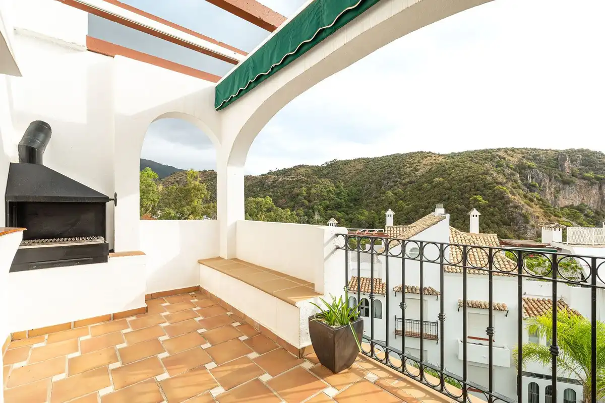 Terrace of Duplexes for sale in Benahavís  with Air Conditioner, Heating and Terrace