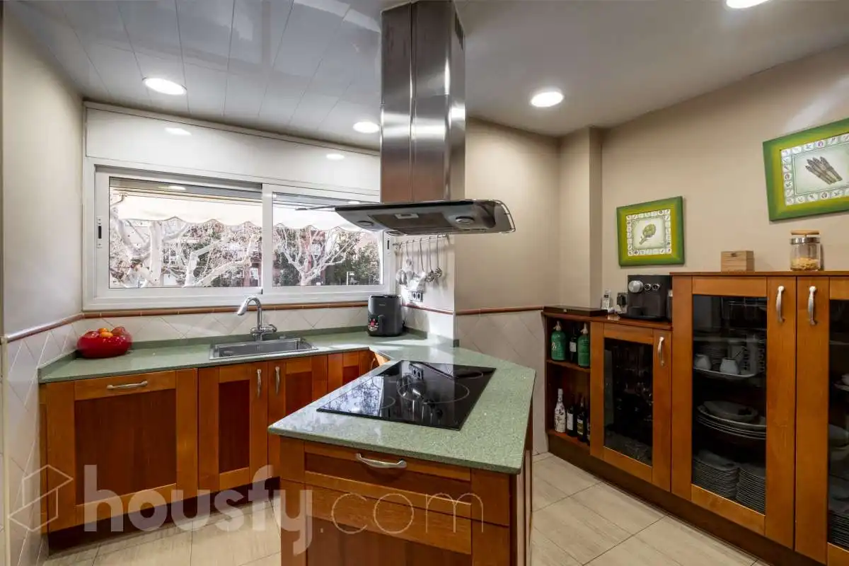 Cocina de Casa o chalet en venta en Barcelona con Aire acondicionado, Terraza y Trastero