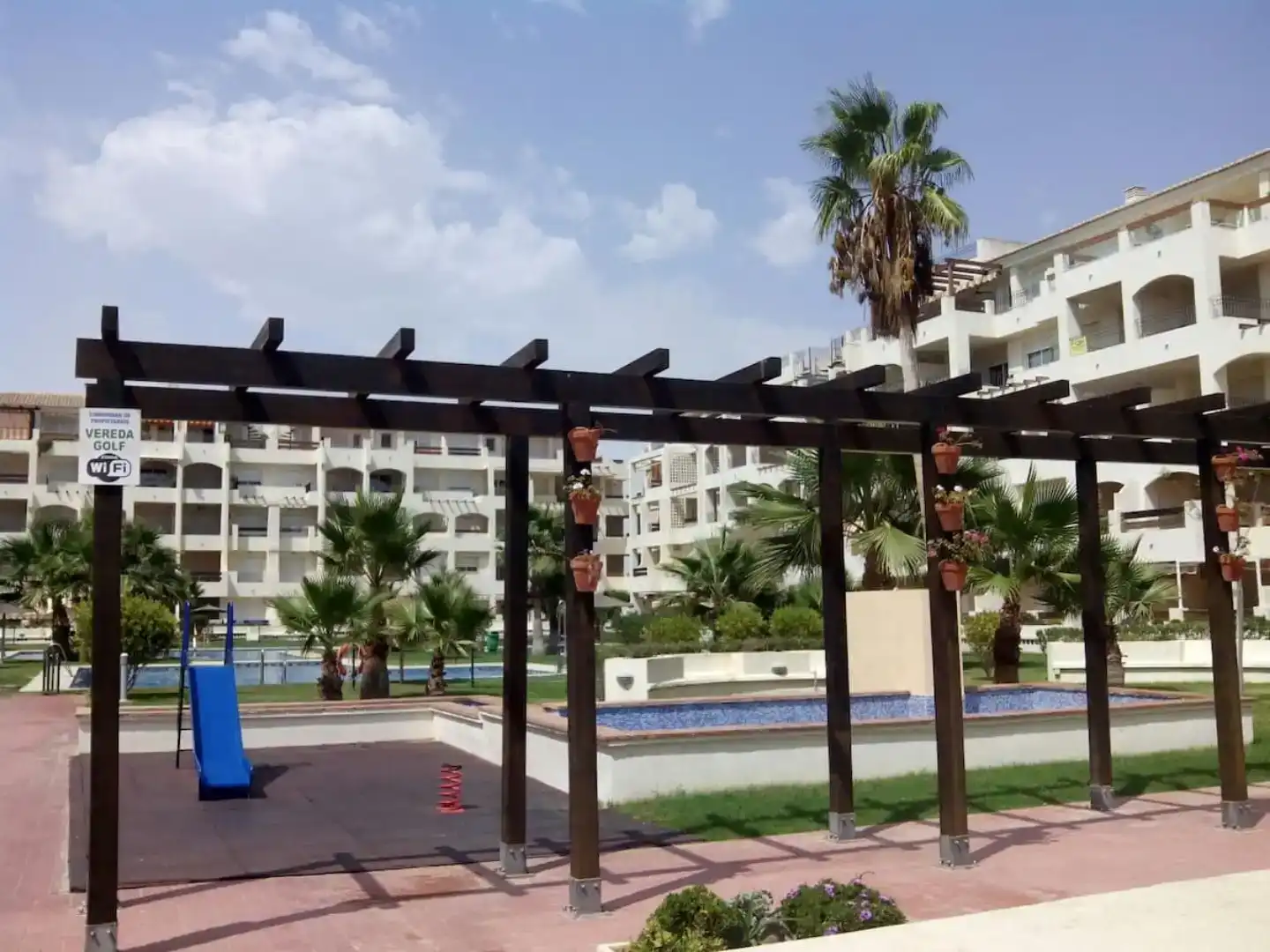 Terrasse von Wohnungen zur Miete in Roquetas de Mar mit Klimaanlage, Schwimmbad und Balkon