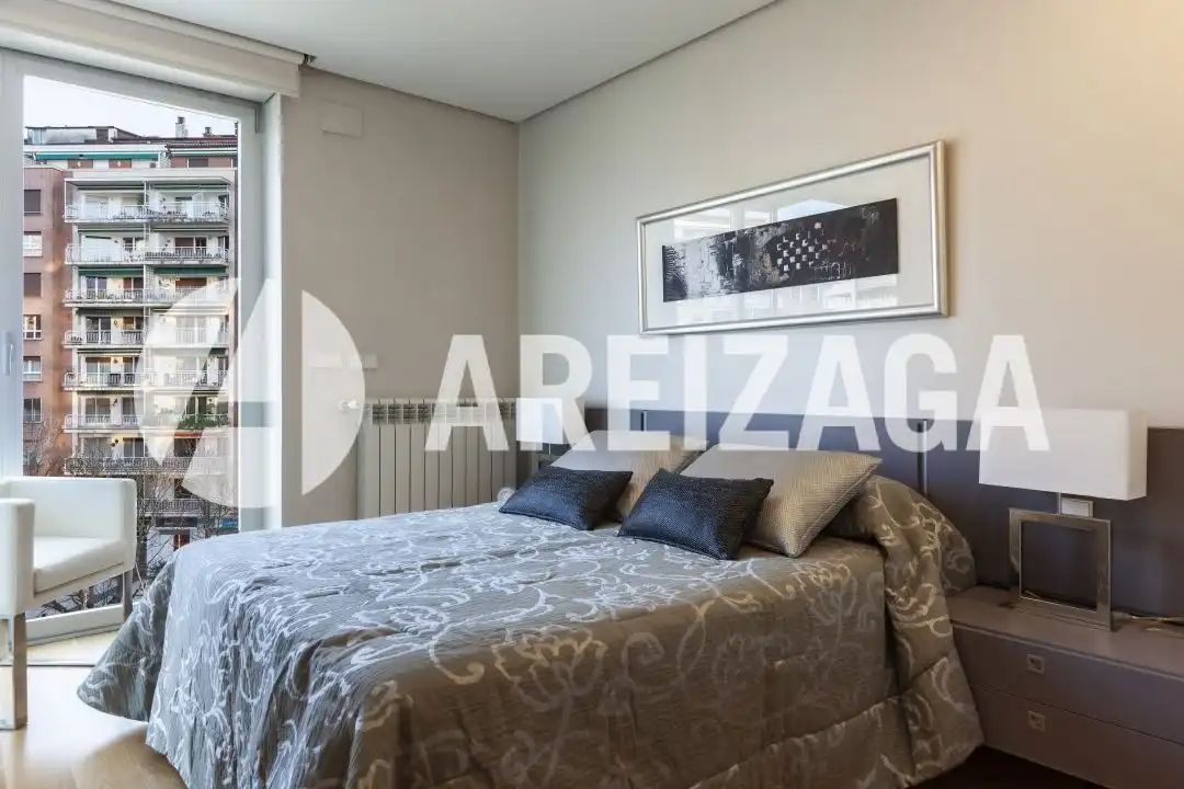Habitación de Piso en venta en Donostia - San Sebastián  con Calefacción, Terraza y Balcón