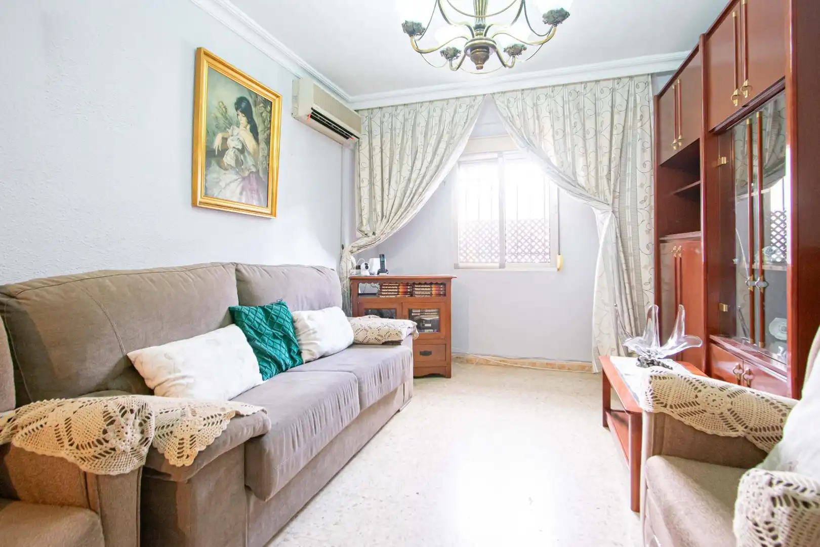 Living room of Ground floor for sale in Sevilla  with Air Conditioner and Heating