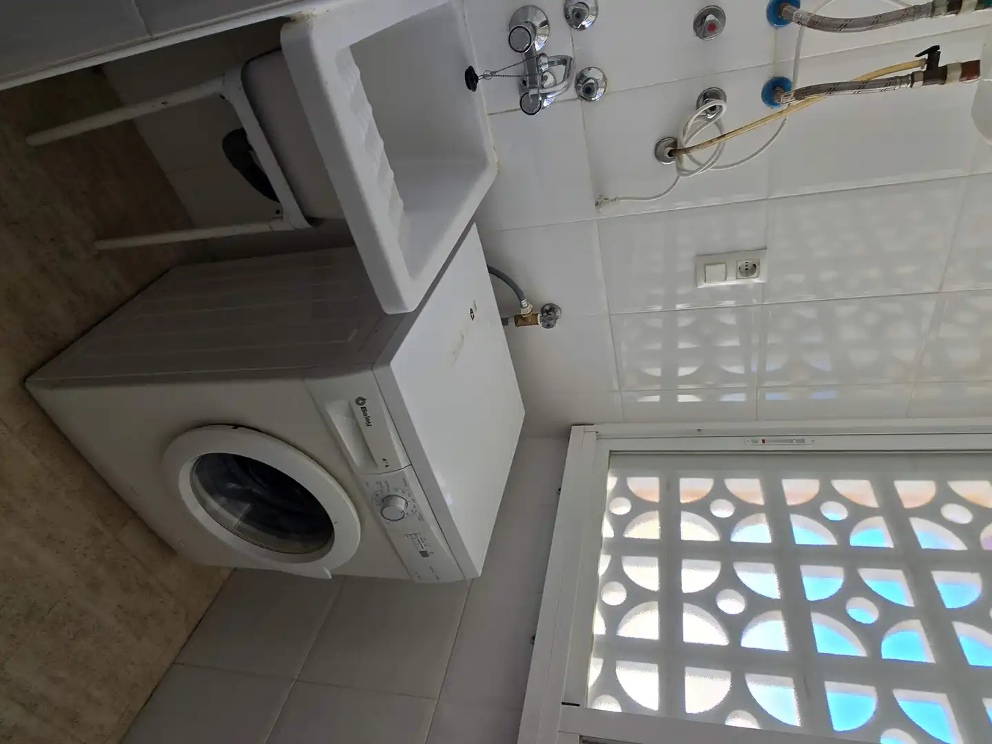 Baño de Apartamento de alquiler en Santa Pola con Aire acondicionado, Terraza y Trastero