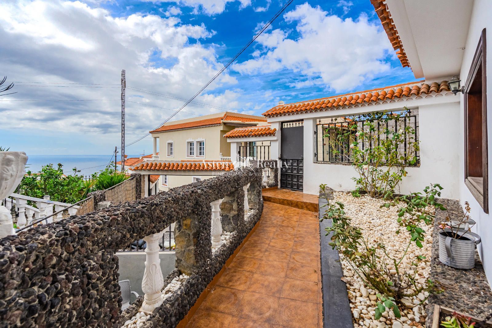 Vista exterior de Casa adosada en venta en Adeje con Aire acondicionado, Terraza y Piscina