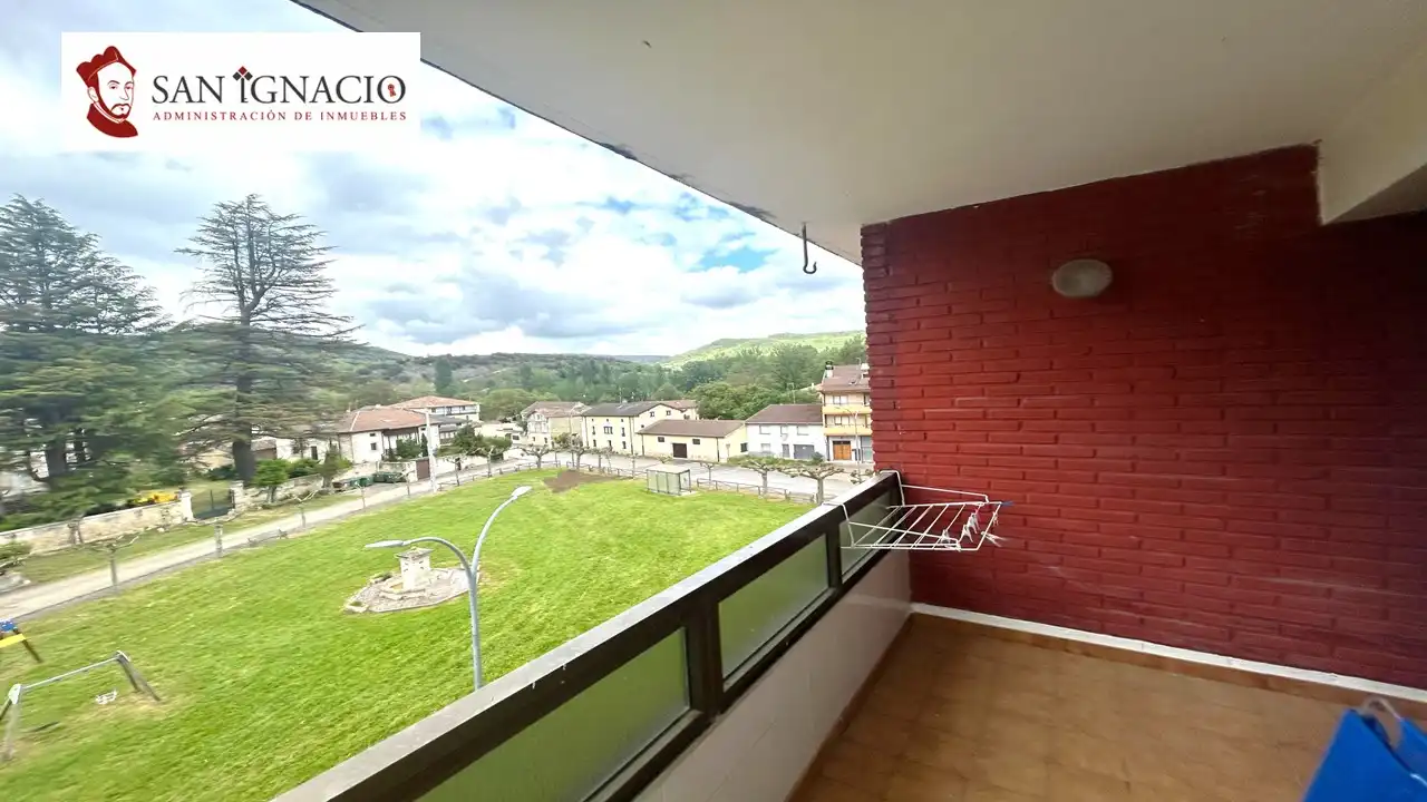 Vista exterior de Piso en venta en Villarcayo de Merindad de Castilla la Vieja con Terraza y Amueblado