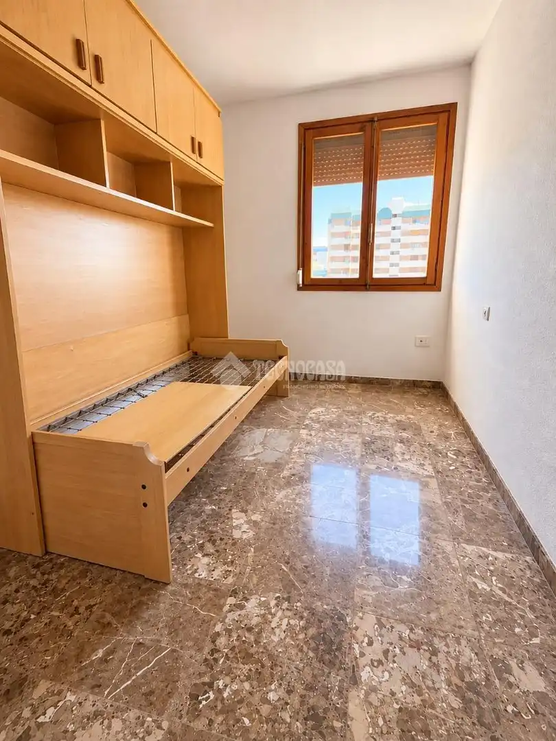 Habitación de Piso en venta en Alicante / Alacant con Terraza