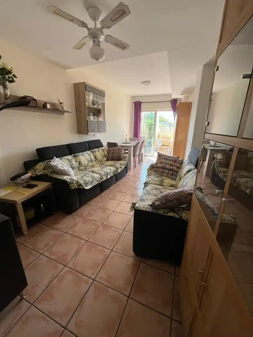 Sala de estar de Casa adosada en venta en Salobreña con Aire acondicionado