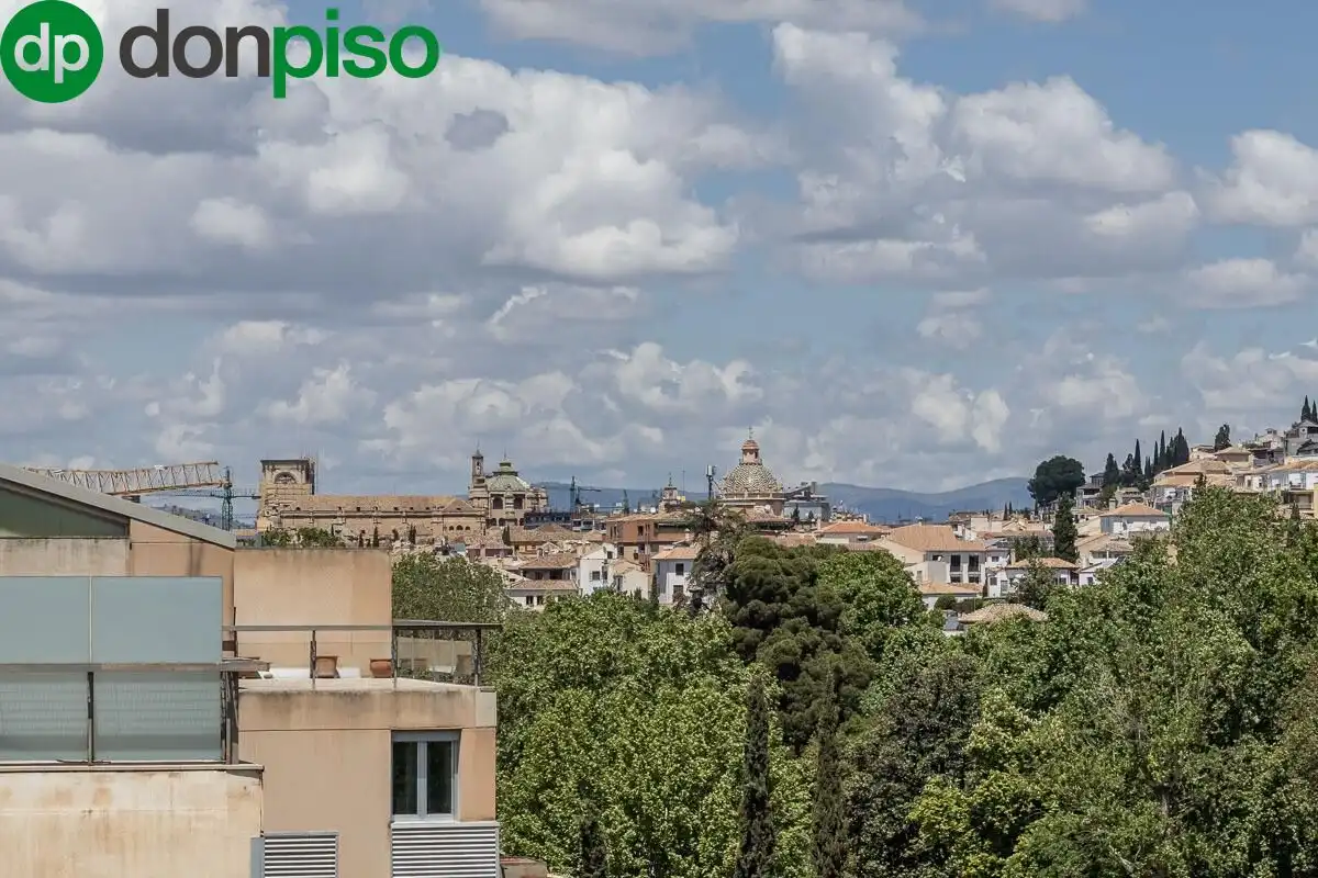 Vista exterior de Casa o xalet en venda en Granada amb Aire condicionat, Calefacció i Terrassa