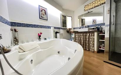 Bathroom of House or chalet for sale in  Palma de Mallorca  with Air Conditioner, Heating and Parquet flooring