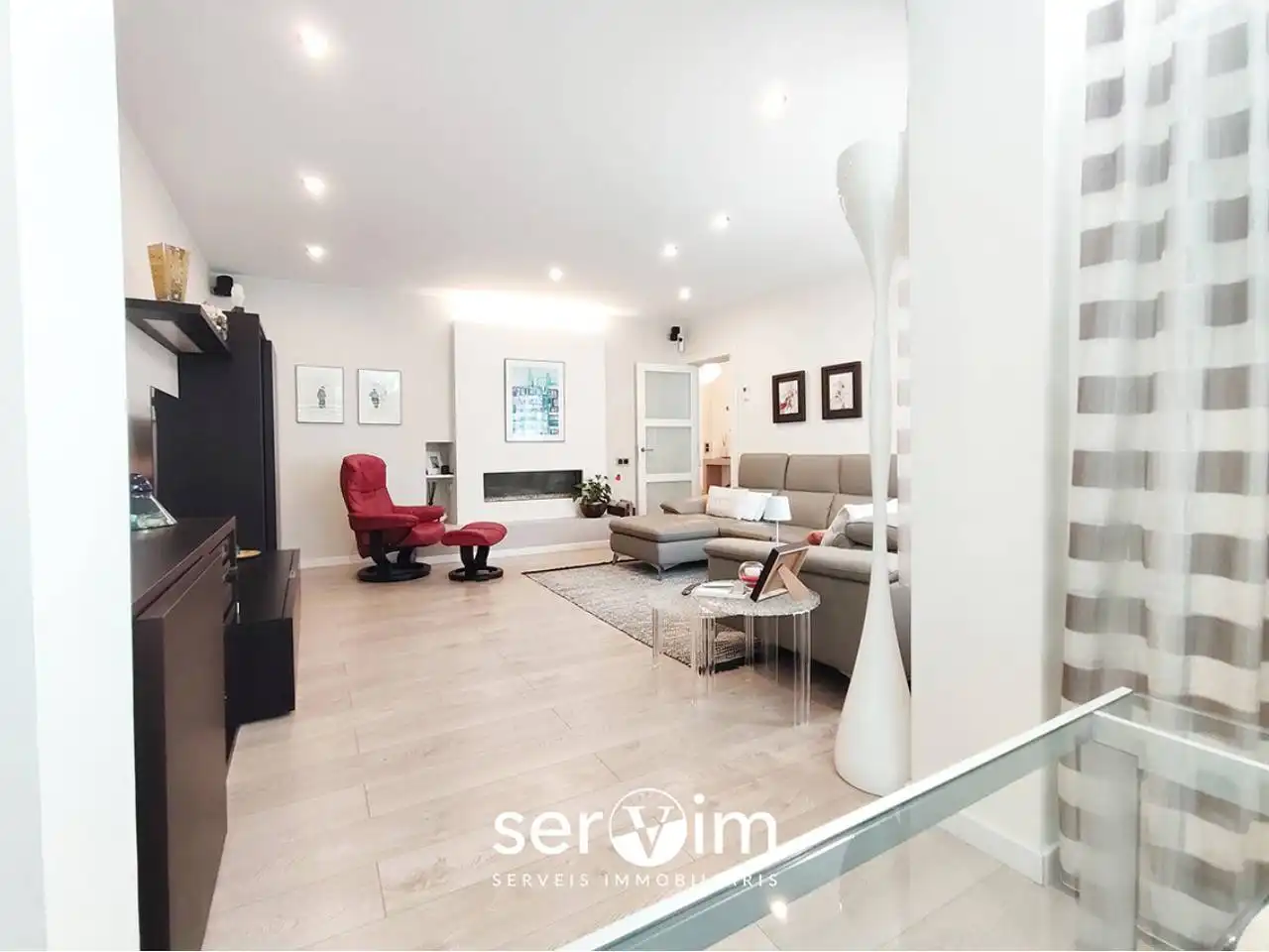 Sala de estar de Casa adosada en venta en Girona con Aire acondicionado, Calefacción y Jardín privado