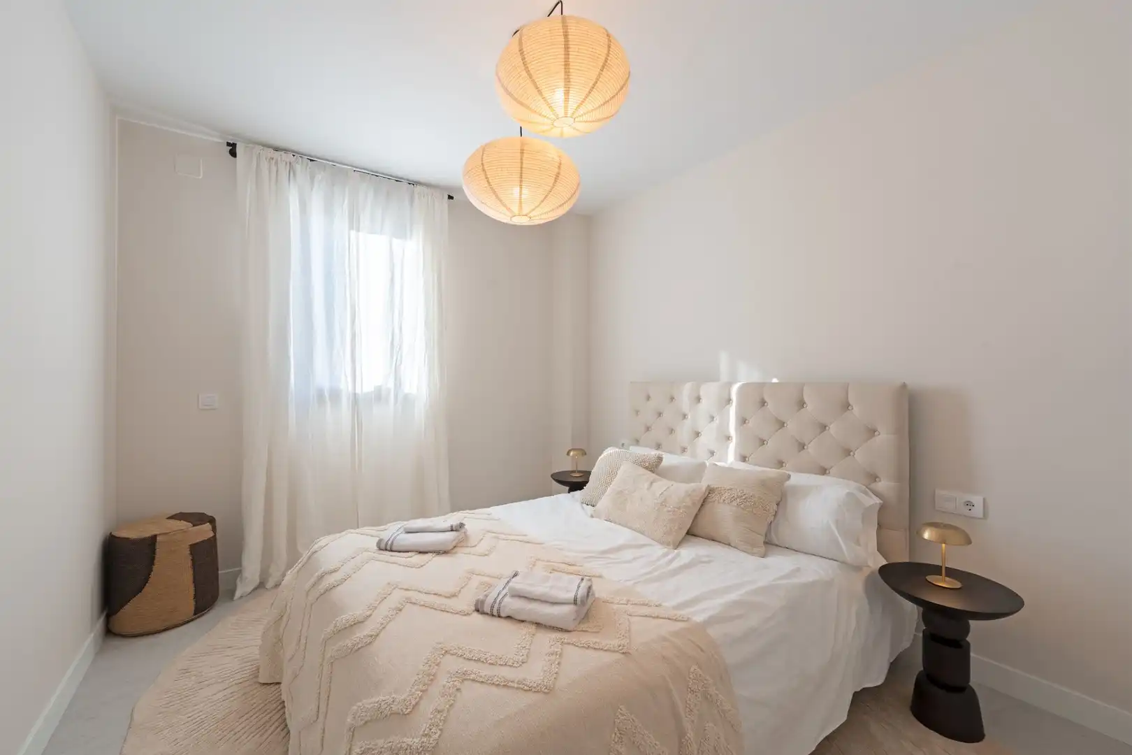 Schlafzimmer von Dachboden zum Verkauf in Estepona mit Klimaanlage, Terrasse und Abstellraum