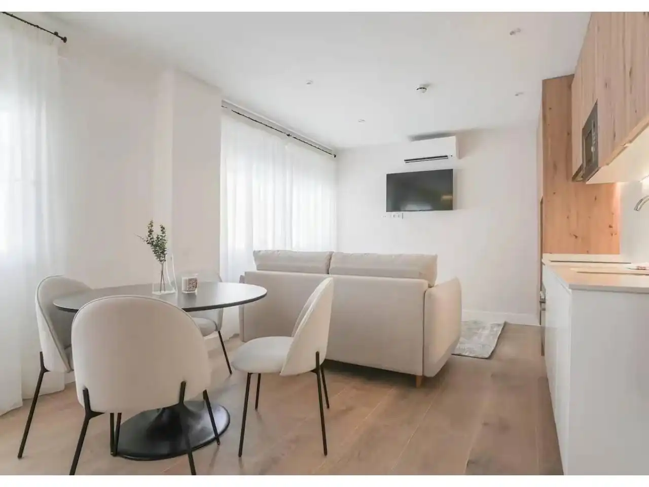 Sala de estar de Estudio en venta en Barcelona con Aire acondicionado, Amueblado y Alarma