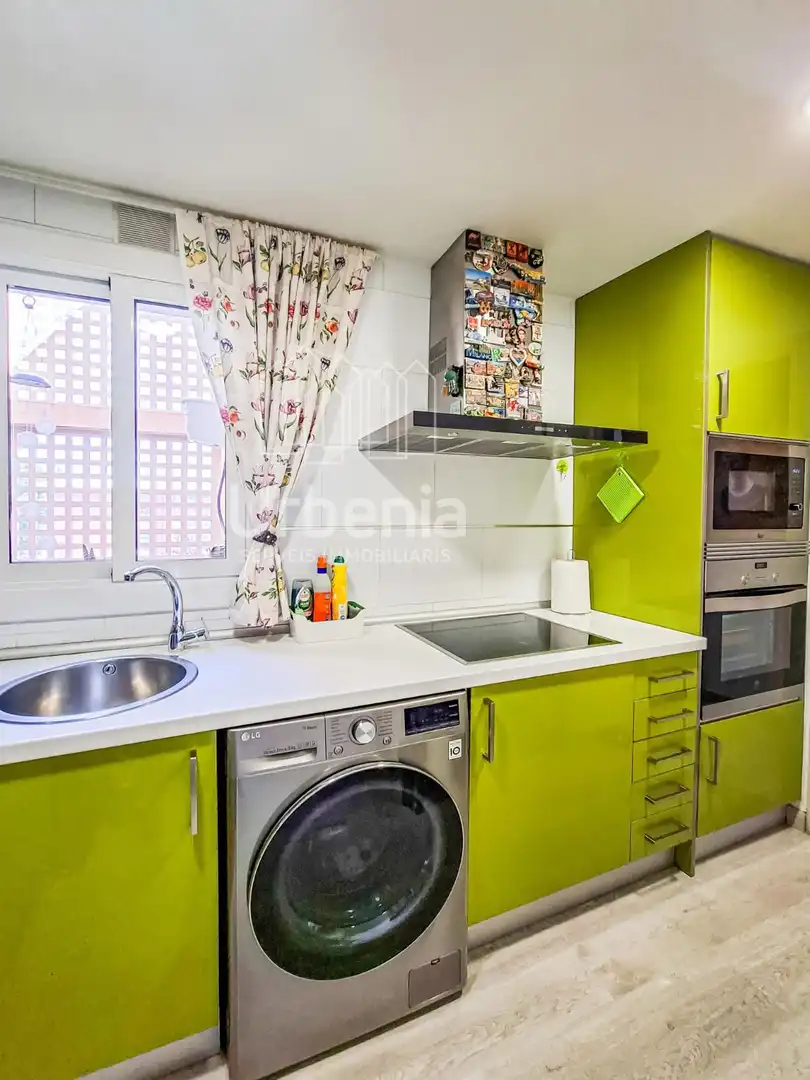 Küche von Wohnung zum Verkauf in Mataró mit Klimaanlage, Heizung und Terrasse