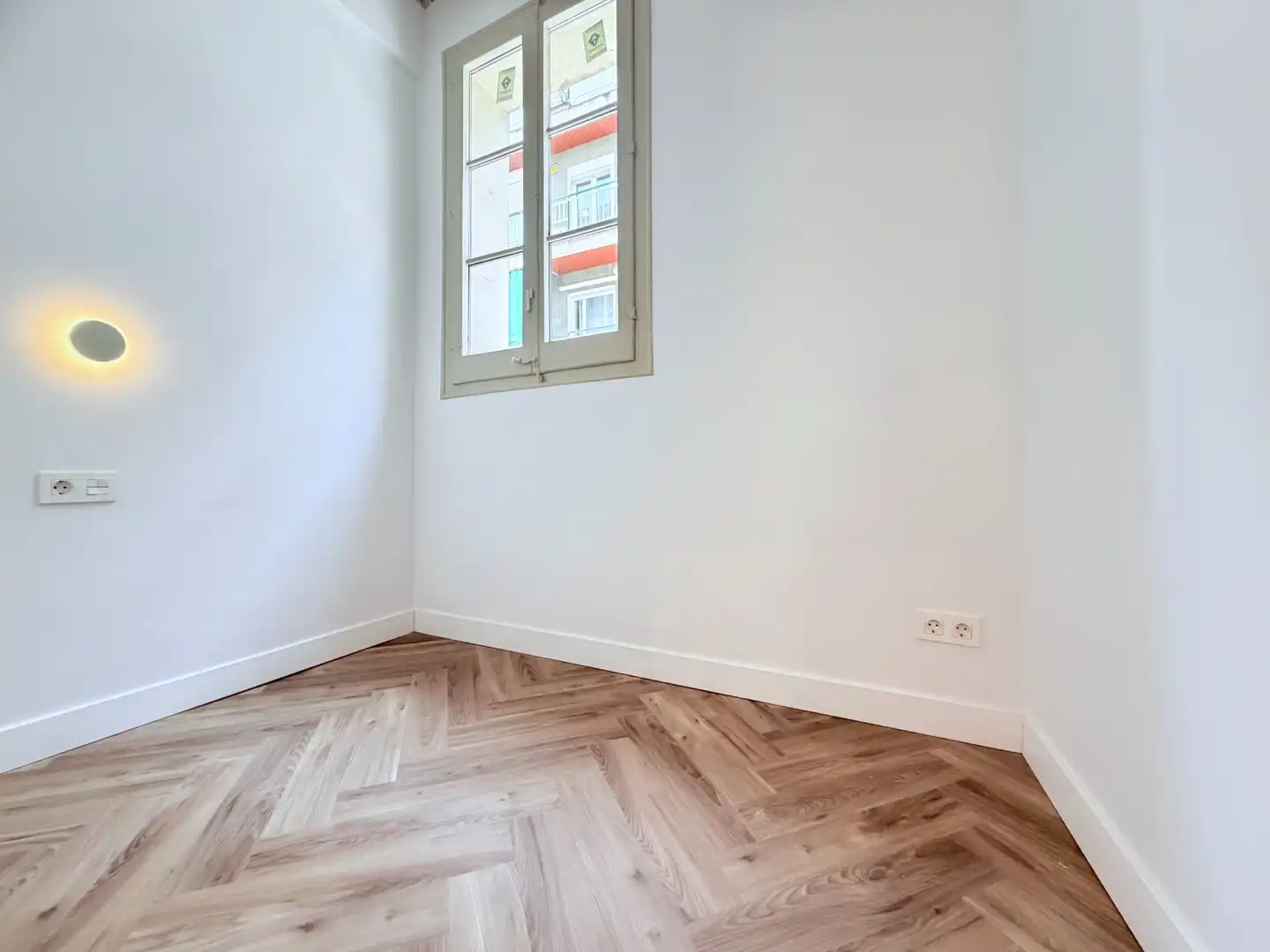 Bedroom of Flat for sale in Barcelona  with Air Conditioner, Heating and Parquet flooring