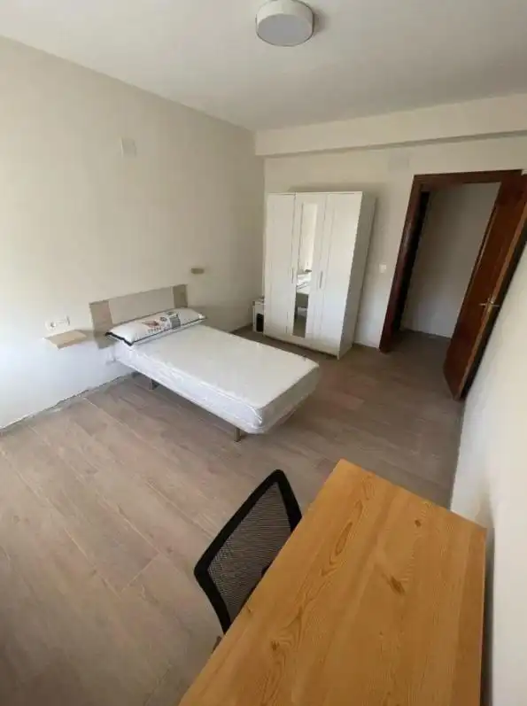 Bedroom of Flat for share in Granada  with Air Conditioner, Furnished and Balcony