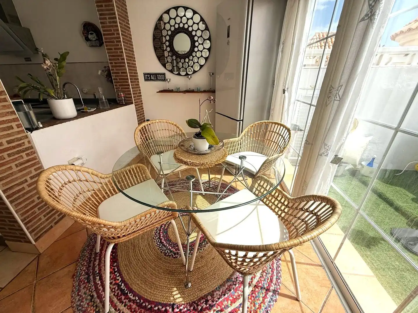 Esszimmer von Einfamilien-Reihenhaus zum Verkauf in Antigua mit Klimaanlage, Terrasse und Möbliert