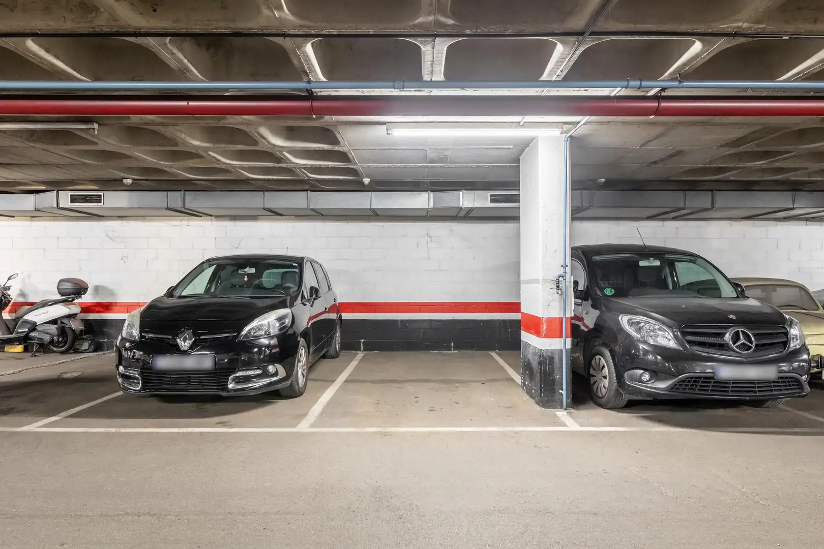 Parking of Flat for rent in Madrid  with Air Conditioner and Heating
