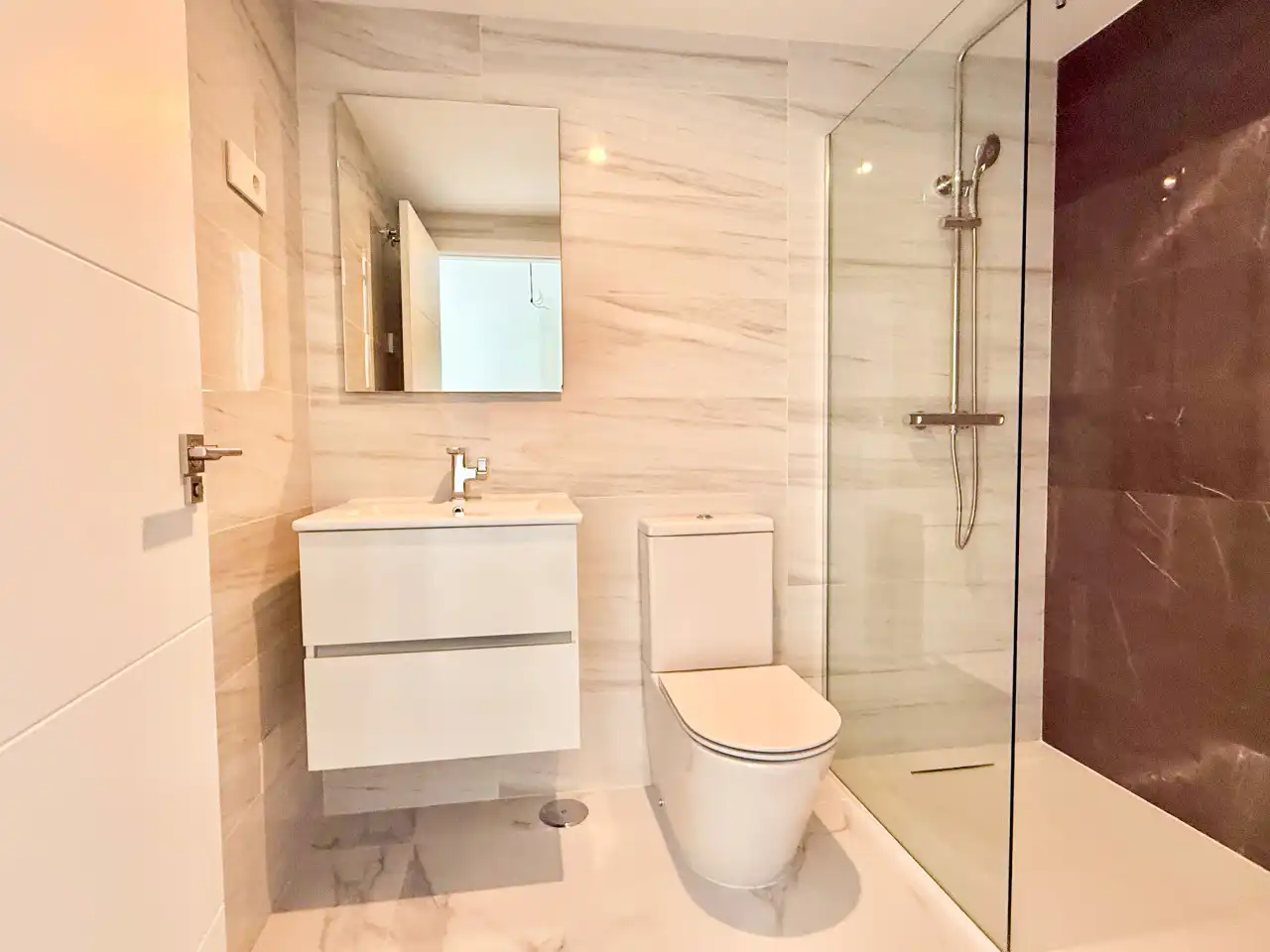 Bathroom of Flat for sale in Torrevieja  with Air Conditioner, Heating and Terrace