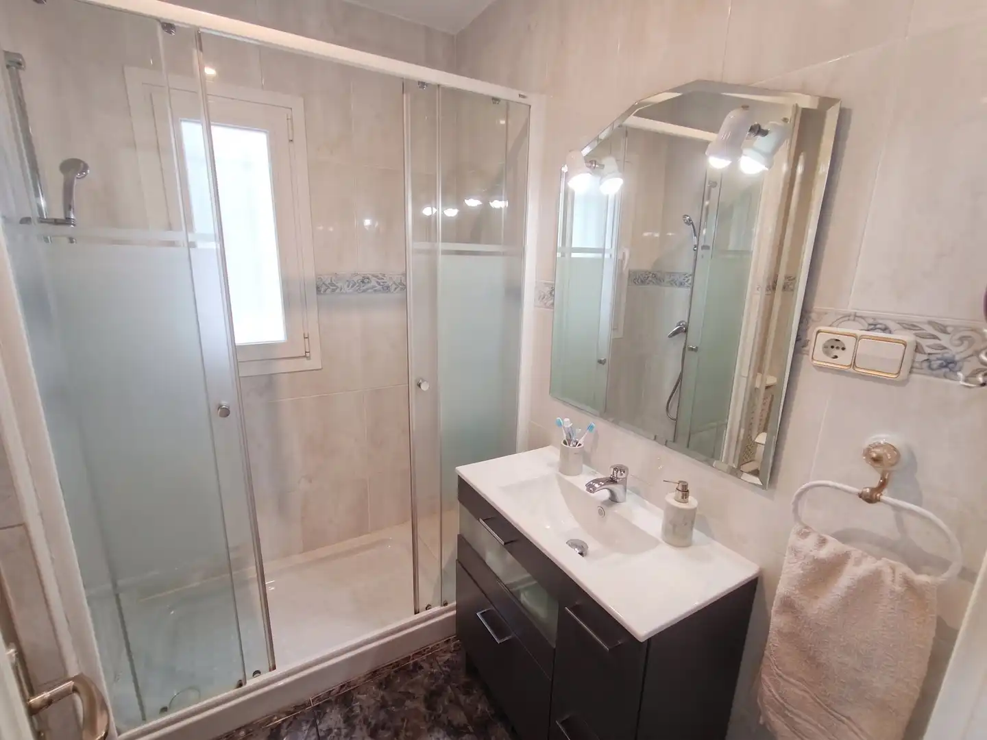 Bathroom of Flat for sale in Parla  with Air Conditioner, Heating and Storage room