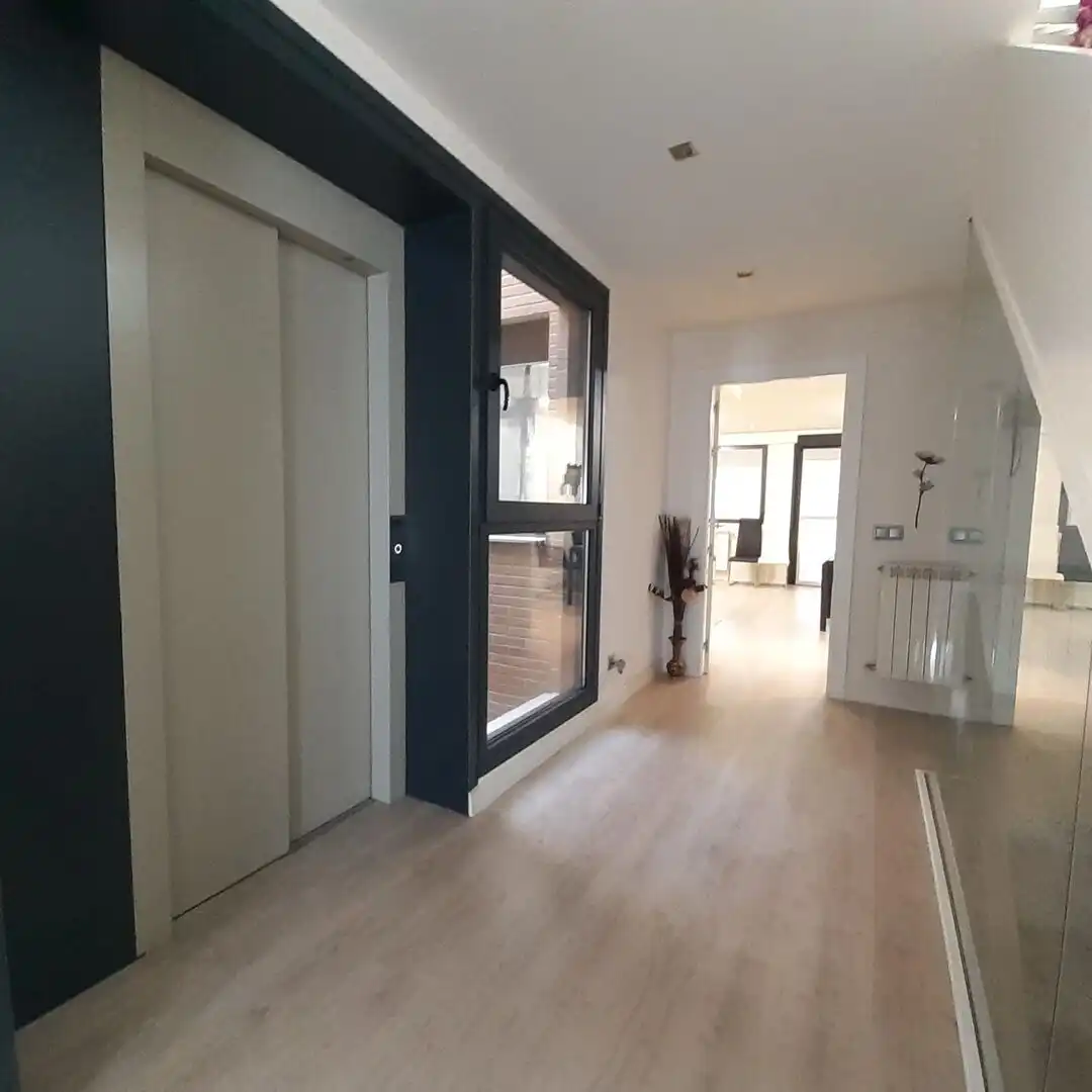 Einfamilien-Reihenhaus zum Verkauf in Esteribar mit Heizung, Privatgarten und Terrasse
