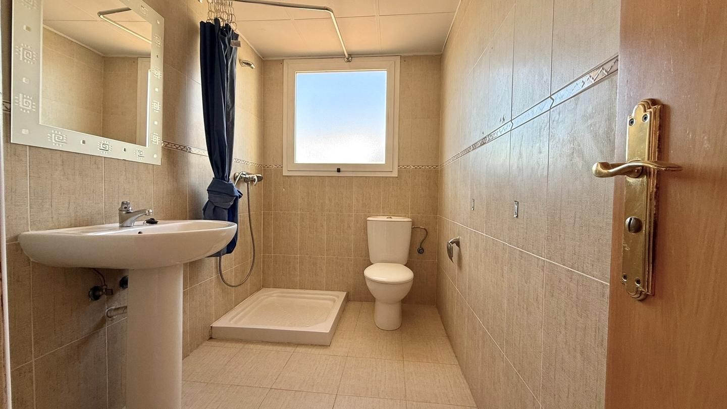 Bathroom of Attic for sale in Paterna  with Parquet flooring, Terrace and Storage room