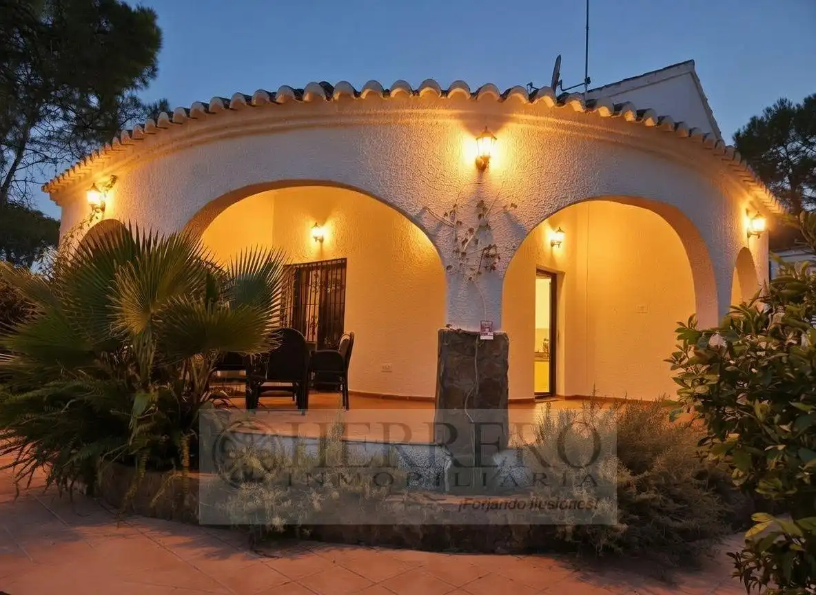 Xalet amb piscina en venda a MARCHUQUERA-BASES 181