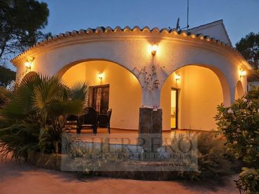 Chalet con piscina en venta en MARCHUQUERA-BASES 181